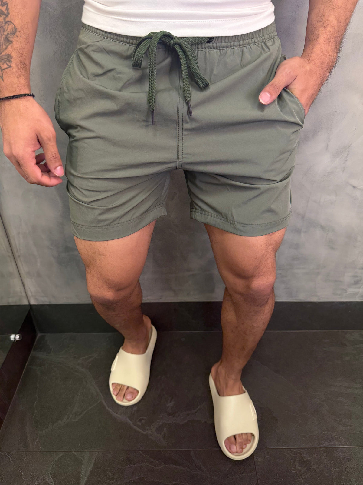Short Poliamida Elastano Kingejoe Verde Militar