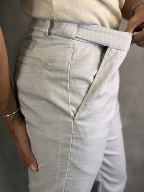 Calça Alfaiataria Skinny Com Cintura Elástica Barezy